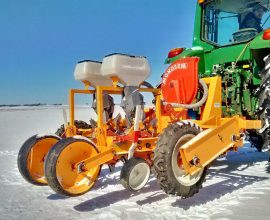 Semoir à air pour plasticulture