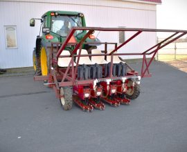 Mechanical transplanter for onions