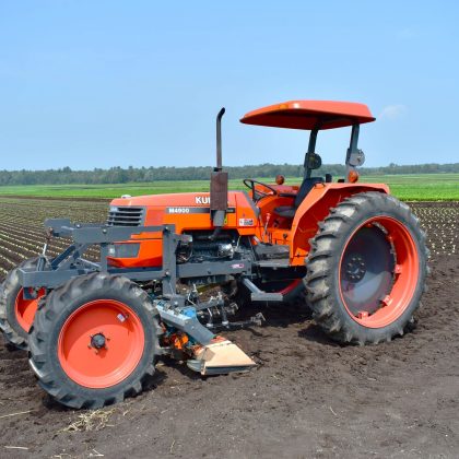 Tractor and weeders Comeb for onions